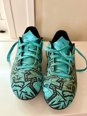 Puma Kids Teal Graphic Soccer Shoes with Black Accents